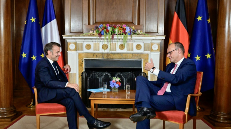 Macron et Merz s'affichent en duo uni malgré des dissonances sur la défense