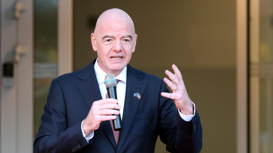 Fifa: Infantino difende la ricandidatura, sostenuta "a stragrande maggioranza"