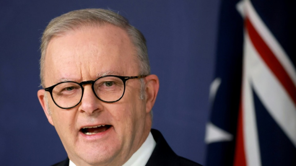 Australia PM apologises for Kylie Minogue comments