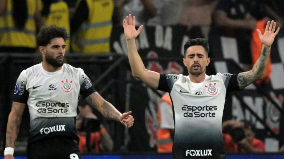 Corinthians vence Fortaleza (3-0) e vai &agrave;s semifinais da Sul-Americana