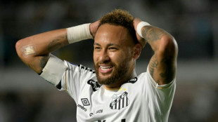 Neymar se envolve em confus&atilde;o na vit&oacute;ria do Santos sobre o Remo pela Copa do Brasil