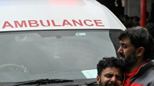 Le Pakistan enterre les victimes de l'attentat meurtrier contre une mosqu&eacute;e