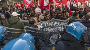 Nuovi scontri a Bologna, lacrimogeni verso manifestanti