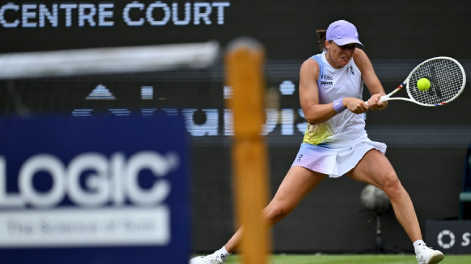 Swiatek to play maiden grass-court final against top seed Pegula