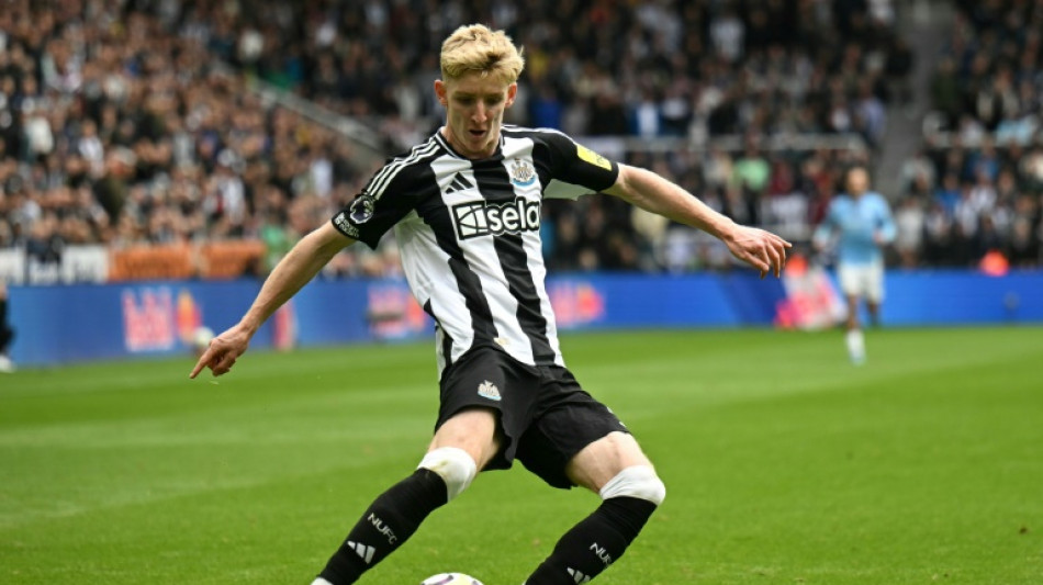 England winger Gordon signs Newcastle contract extension