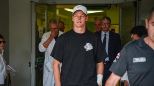 Jannik Sinner lascia San Raffaele evitando media e curiosi