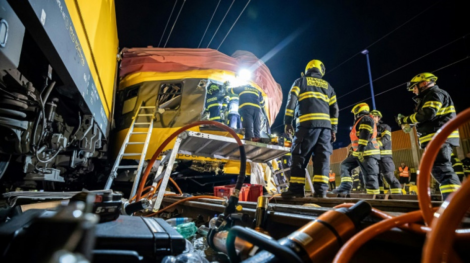 Vier Tote und Dutzende Verletzte bei Zugungl&uuml;ck in Tschechien