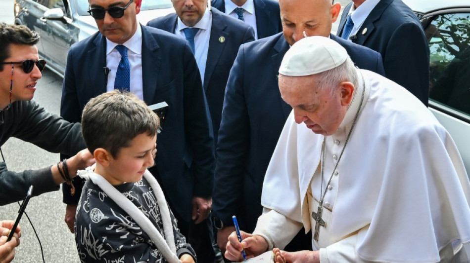 Papst nach drei N&auml;chten aus Krankenhaus entlassen
