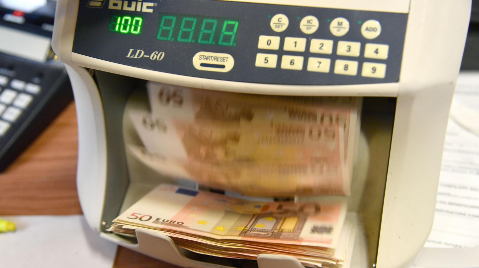 ++ Bankitalia, pi&ugrave; Btp per i fondi esteri e le famiglie ++