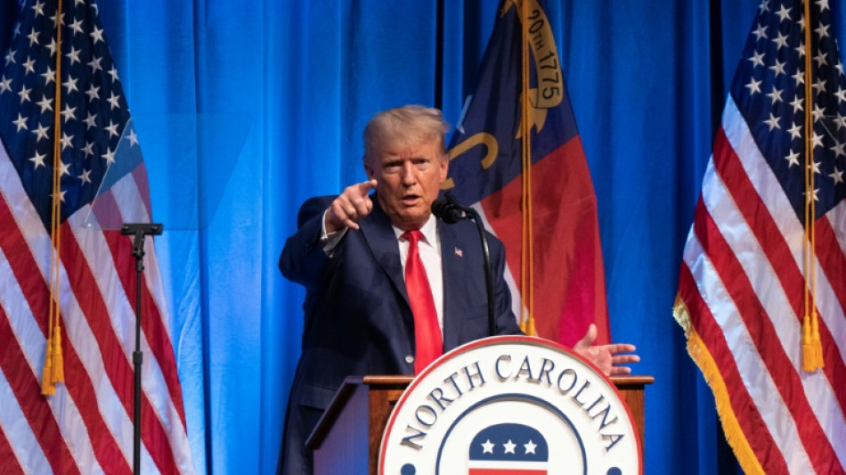 Les proches de Trump esquissent sa d&eacute;fense et d&eacute;noncent des poursuites politiques