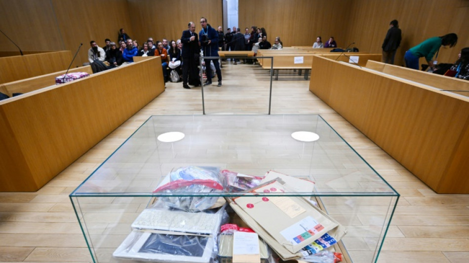 Jugée pour avoir empoisonné ses filles aux médicaments, la mère se dit "innocente"