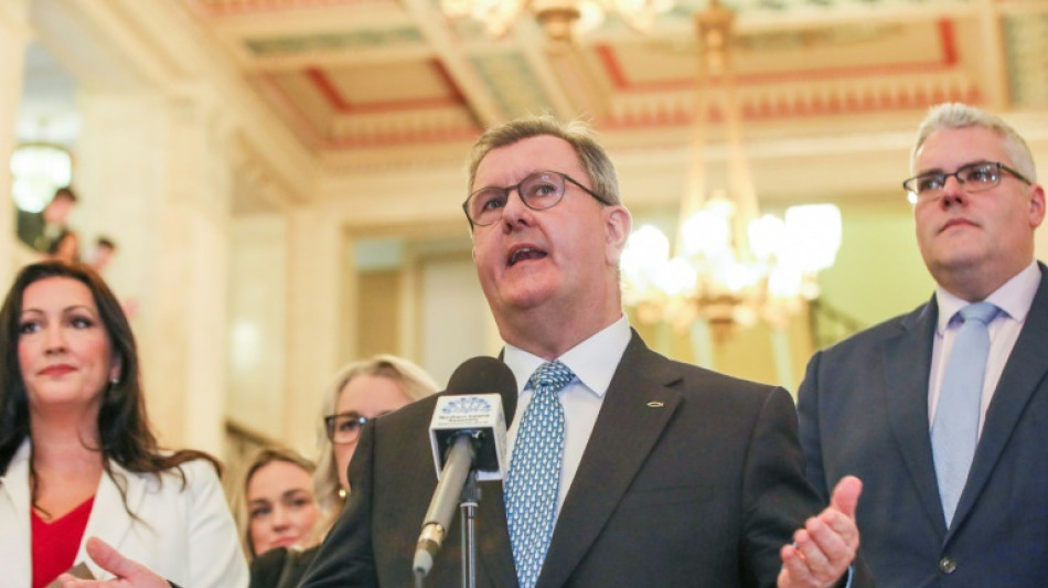 Chef von pro-britischer DUP in Nordirland tritt &uuml;berraschend zur&uuml;ck 