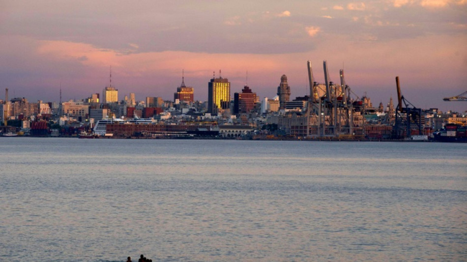 Uruguay indaga a buque pesquero chino capturado en sus aguas