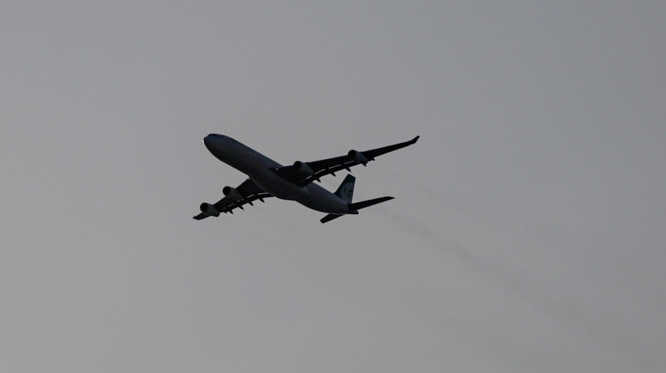 L'Iran riapre parzialmente il suo spazio aereo