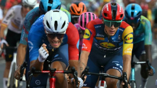 Tronchon sprints to Vuelta stage 10 win, Mas keeps red jersey