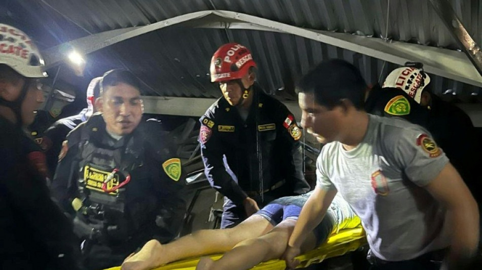Al menos tres muertos y m&aacute;s de 70 heridos tras caer techo de centro comercial en Per&uacute;
