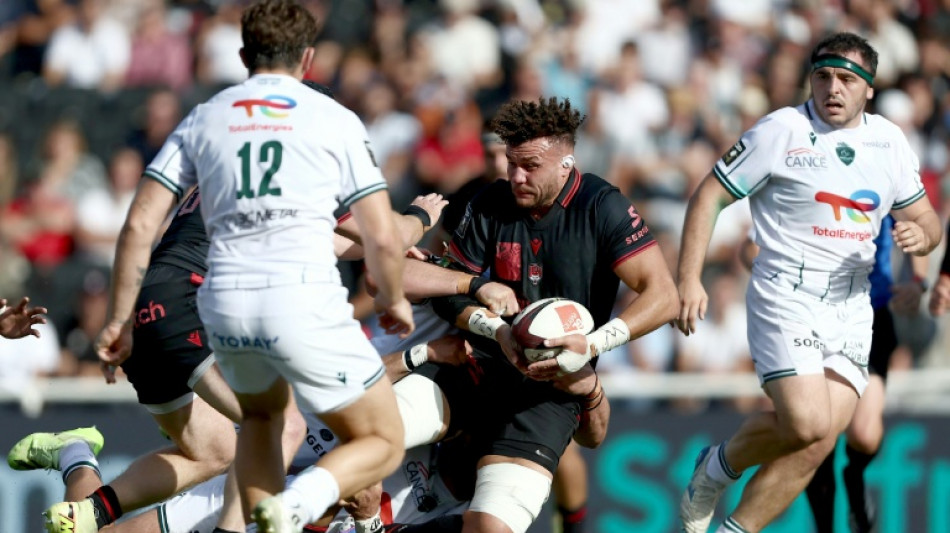 Toulouse edge Vannes, Lyon beat Pau to take Top 14 summit