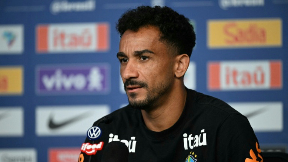 Estreia ruim 'assustou', mas Brasil pode fazer boa Copa, diz Danilo
