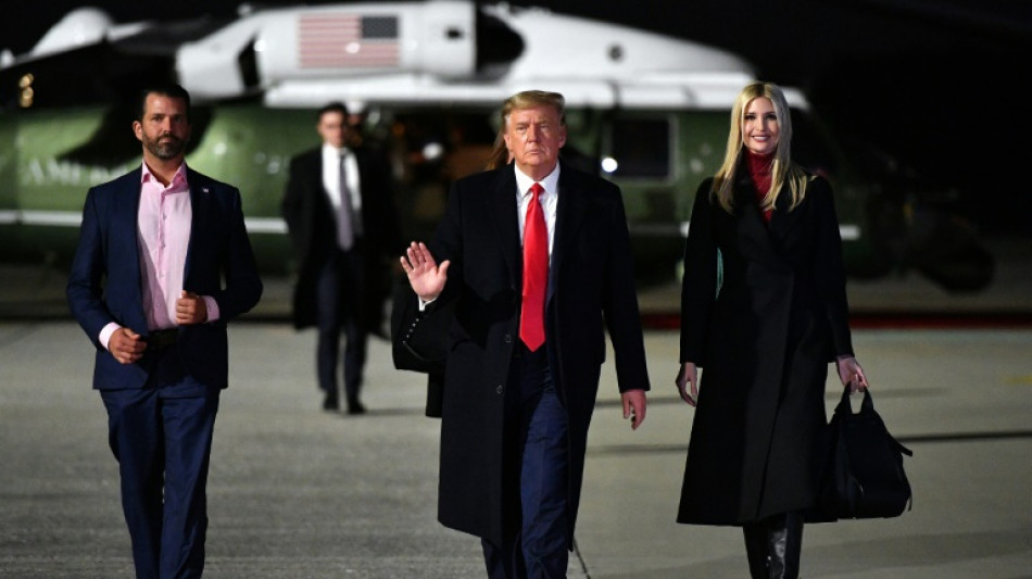 D&eacute;fil&eacute; de la famille Trump au proc&egrave;s civil qui menace son empire immobilier