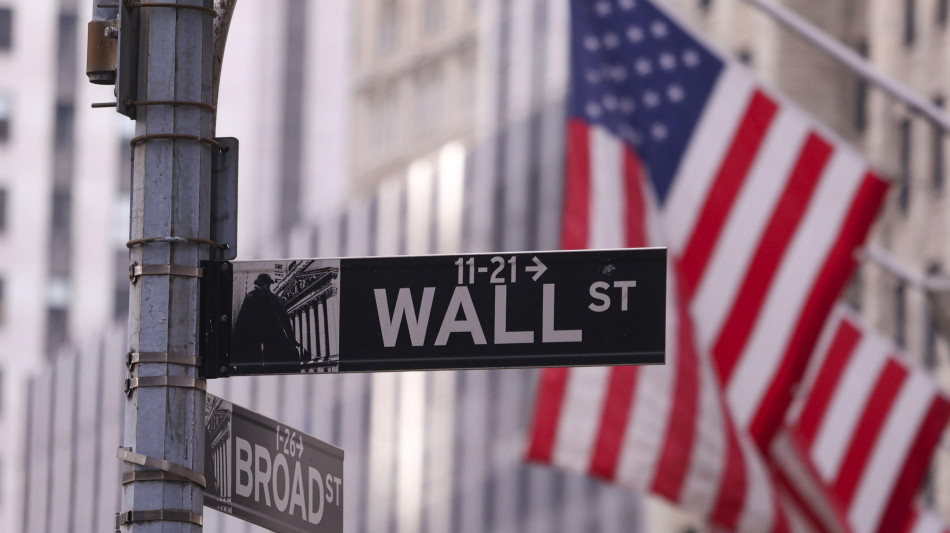 Borsa: Europa debole con Moody's, scatta il 'sell America'
