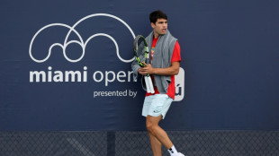 Alcaraz cruises into Miami third round