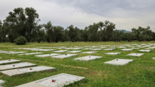 Friedhof auf Lesbos im Mittelmeer ertrunkenen Fl&uuml;chtlingen gewidmet