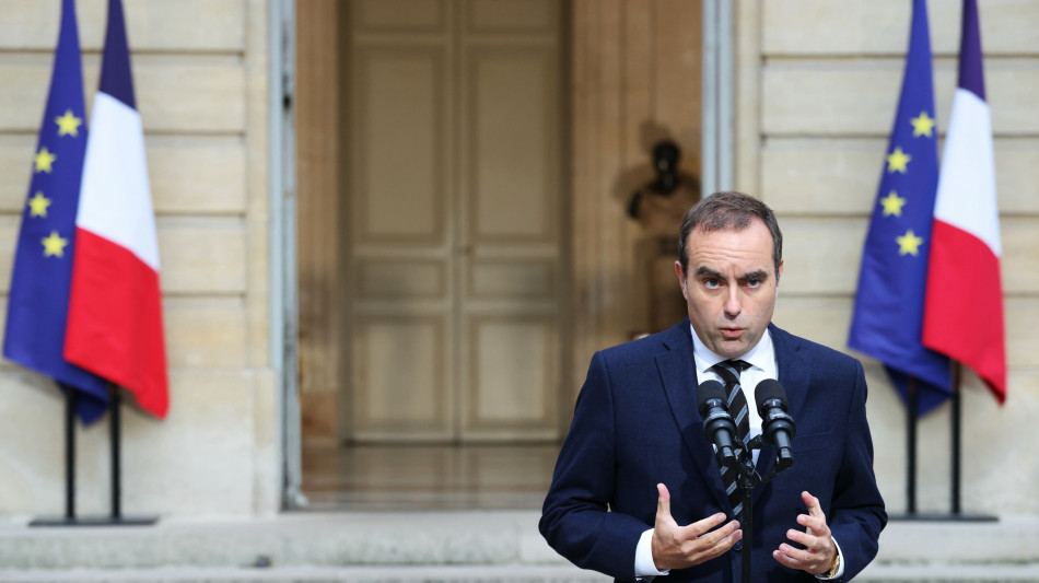 Lecornu ha rassegnato dimissioni a Macron che accetta