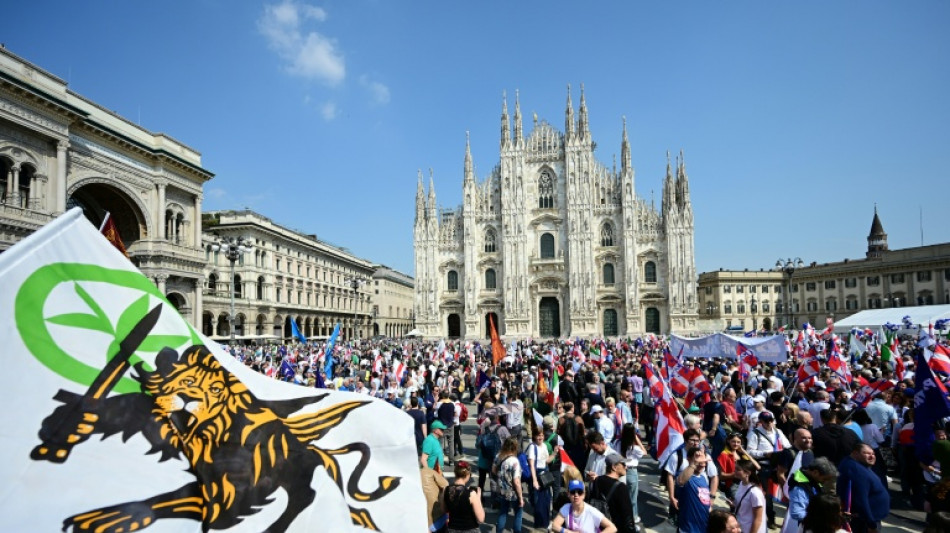 La extrema derecha europea protesta en Mil&aacute;n contra el "tsunami" migratorio