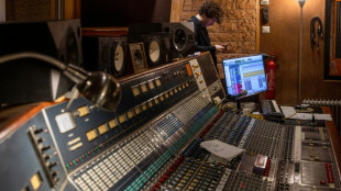 Muere Robe Iniesta, el cantante del grupo de rock espa&ntilde;ol Extremoduro