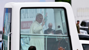 Papst h&auml;lt Freiluftmesse vor mehr als 100.000 Menschen in Beirut