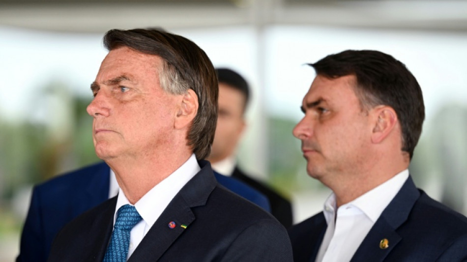 Un juez autoriza la visita del candidato Fl&aacute;vio Bolsonaro a su padre, en prisi&oacute;n domiciliaria en Brasil