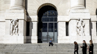 Borsa: Milano apre cauta (+0,18%), in luce Cucinelli, Moncler e Mediobanca, gi&ugrave; Mps