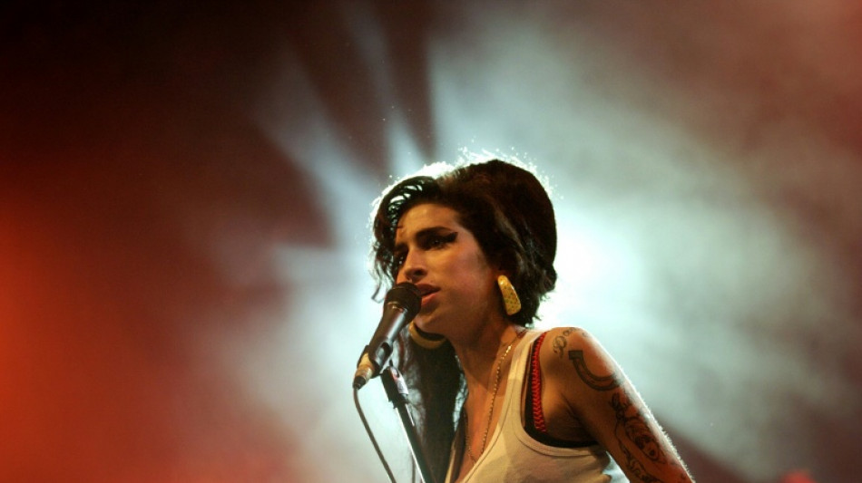 Amy Winehouse's dad loses suit against friends for selling clothes