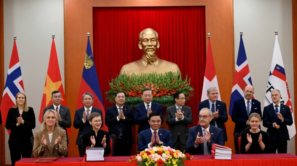 Vietnam signs free trade deal with four European nations