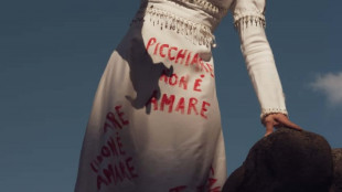 L'abito da sposa è un manifesto antiviolenza sulle donne