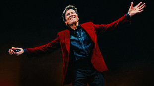 Gianni Morandi torna in tour nei palasport da aprile 2026
