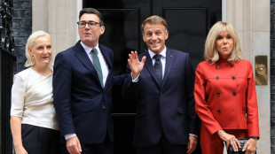 British, French leaders hold talks on migrants, EU relations