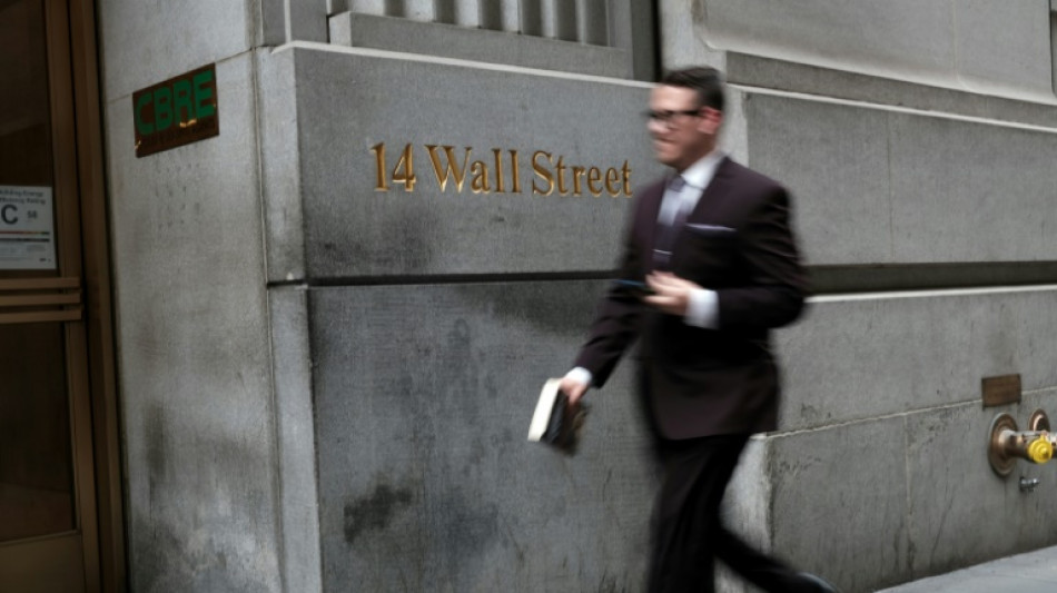 Wall Street poursuit sa glissade, pas inspir&eacute;e par les chiffres de l'emploi am&eacute;ricain