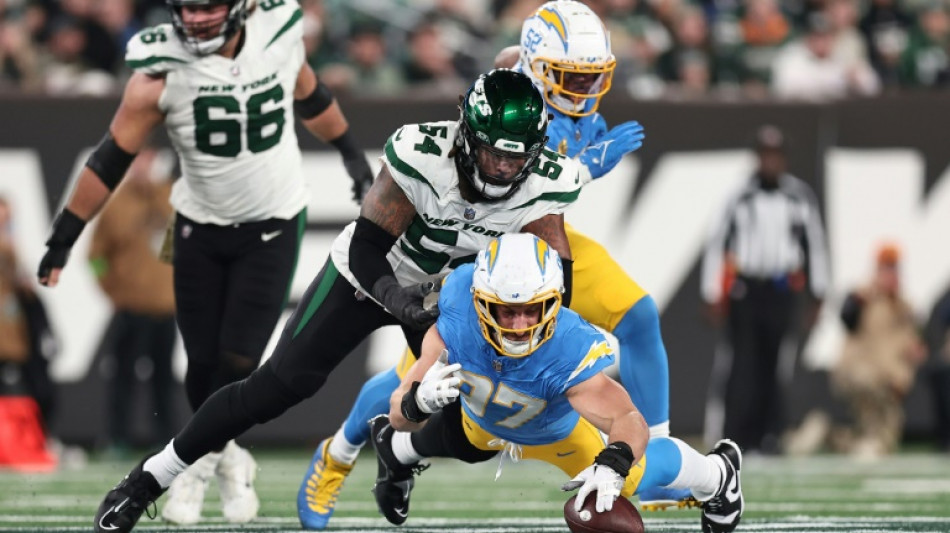 Chargers defense dominates in Jets rout
