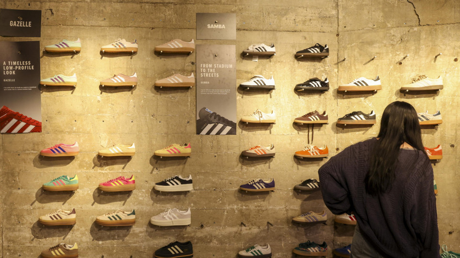 Adidas lascia il contratto collettivo. Sindacati: inaccettabile