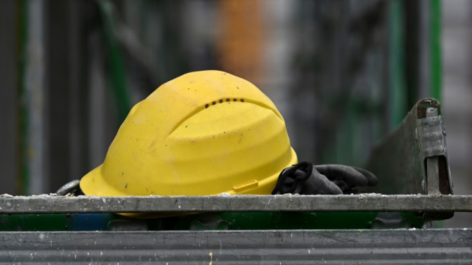 Bagger rutscht von Tieflader: Arbeiter in Baden-W&uuml;rttemberg erschlagen