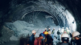 Kampf um Rettung von 40 Bauarbeitern aus eingest&uuml;rztem Tunnel in Indien geht weiter