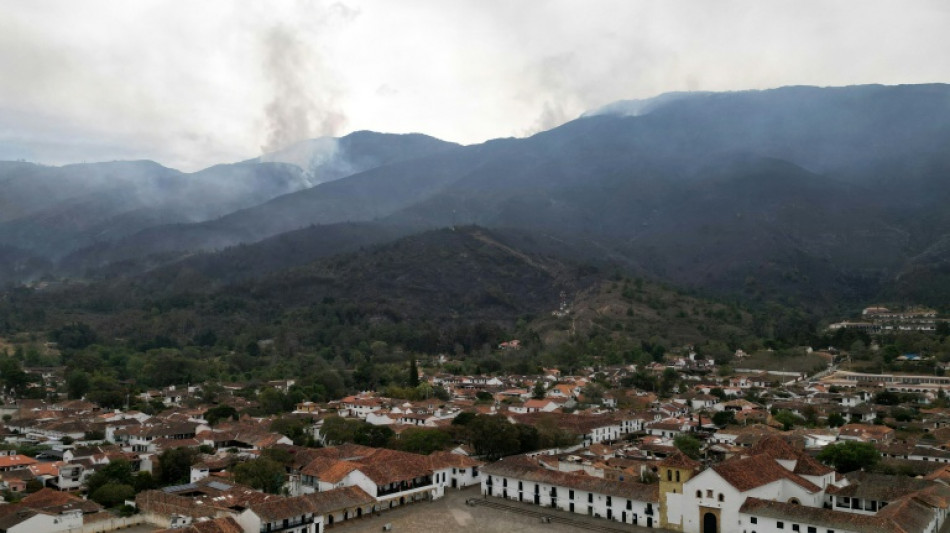 Controlan en un 75% incendio que afecta joya tur&iacute;stica en Colombia