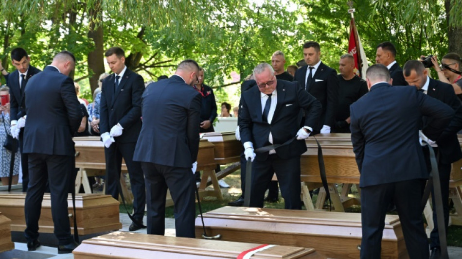 Sterbliche &Uuml;berreste von hunderten Nazi-Opfern in Polen beerdigt