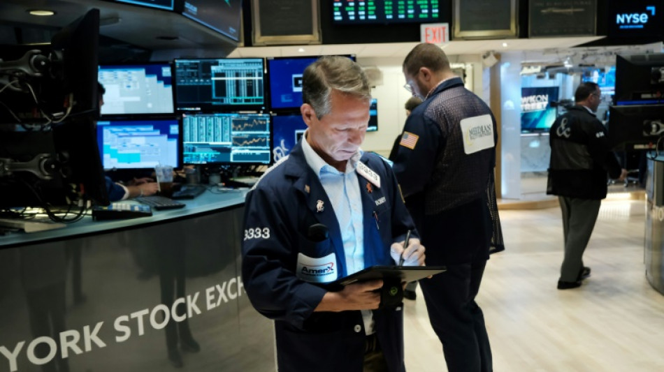 Wall Street conclut en baisse avant les r&eacute;sultats d'Apple et d'Amazon