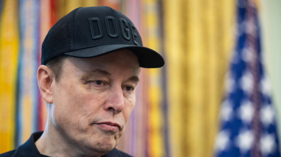 Musk in video a corteo Londra, 'serve cambio governo Gb'