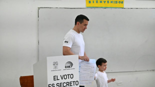 Ecuador vot&oacute; referendo sobre regreso de bases militares extranjeras y nueva Constituci&oacute;n