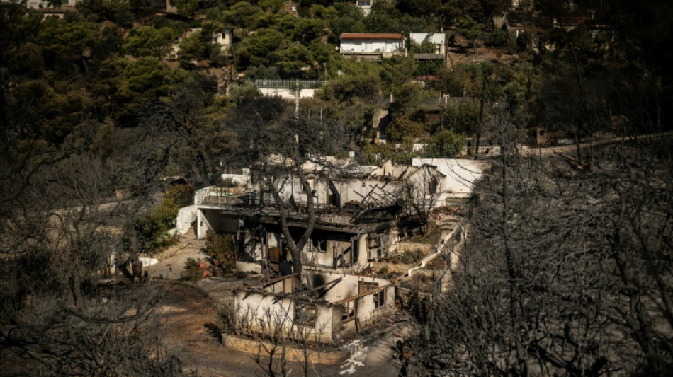 Griechische Feuerwehr weiter im Einsatz gegen Waldbr&auml;nde bei Athen