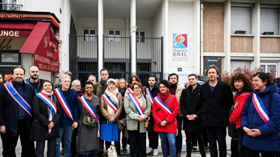 Proviseur menac&eacute; de mort: rassemblement et prise de parole des chefs d'&eacute;tablissement