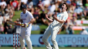 England push 368 runs clear of New Zealand in first Test